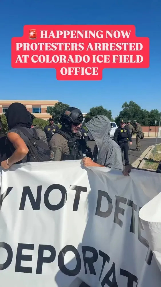 https://www.reddit.com/r/50501/comments/1v1pw2f/community_members_are_being_arrested_at_the_ice/